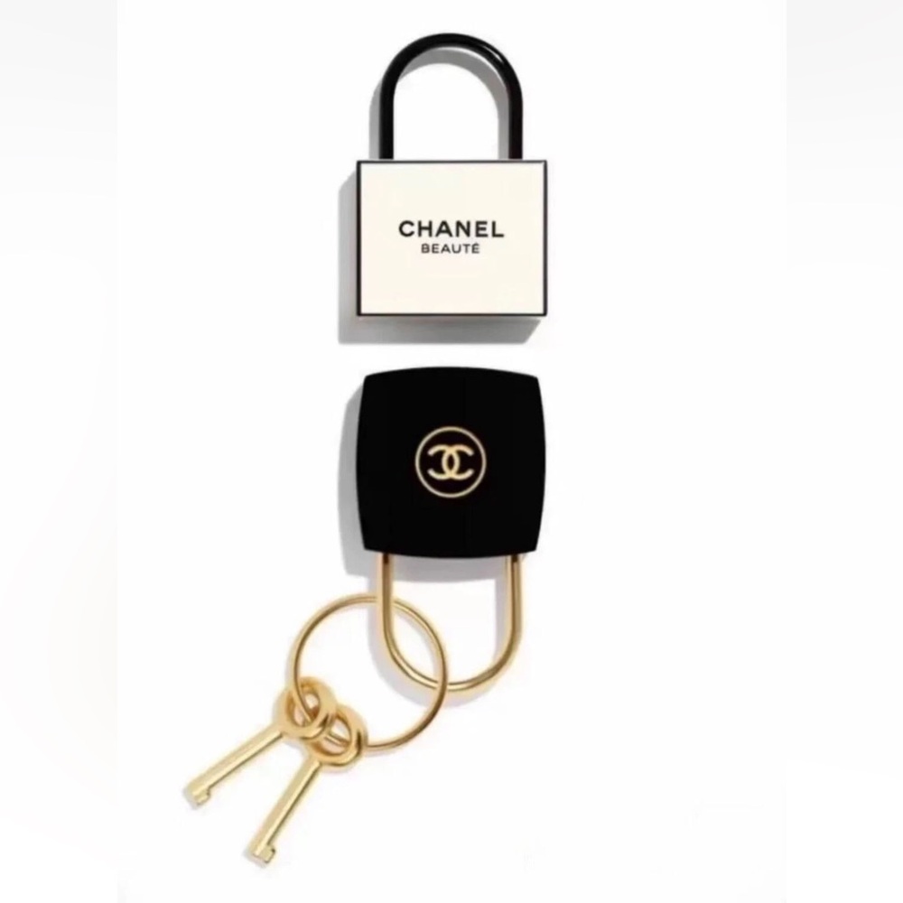 CHANEL Black and White Lock or Keychain Set with Gold keys
Brand New in Box - Picture 9 of 9